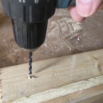 Borra ut skruv Få ut skruv utan spår